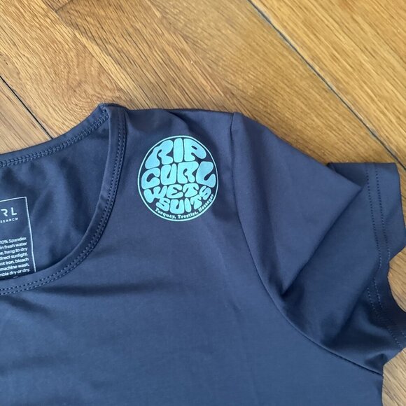 Rip Curl Rash Guard Girls Grey Short Sleeve UPF 50 Stretch Surf Swim Top Large - Picture 3 of 5